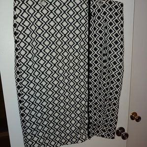 Black and white patterned zip pencil skirt